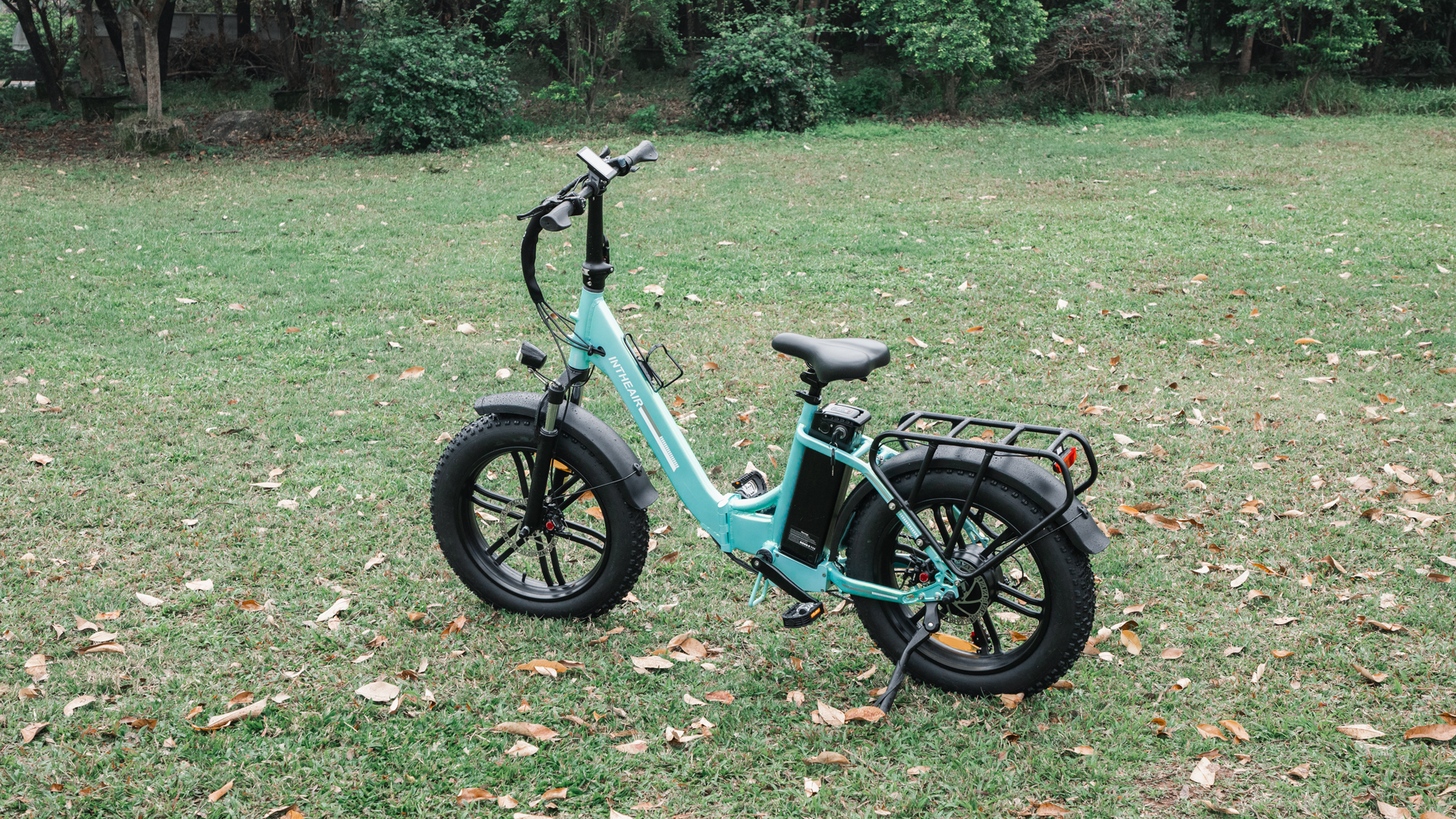 The difference between electric bike and electric scooter