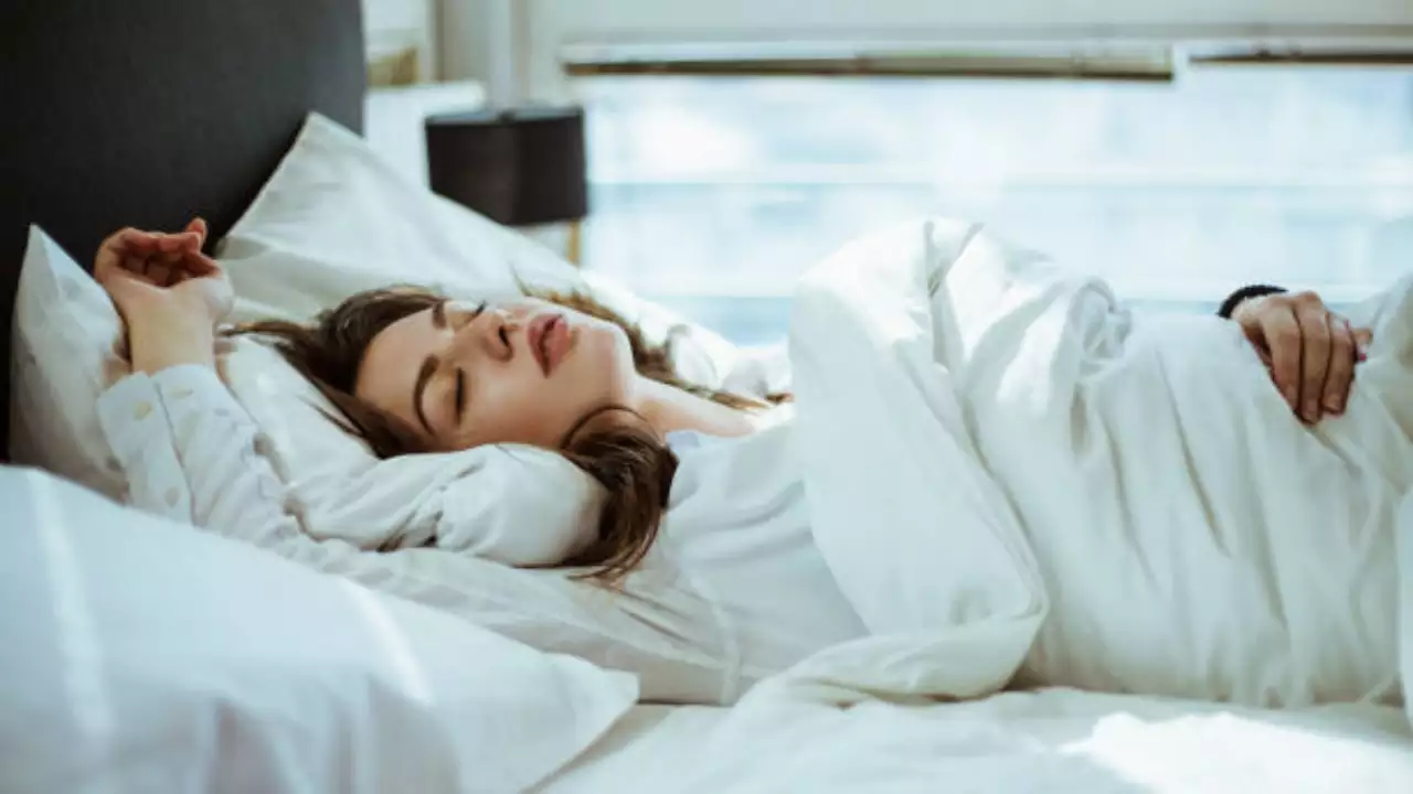 5 Genius Hacks to Combat Daytime Sleepiness and Boost Productivity